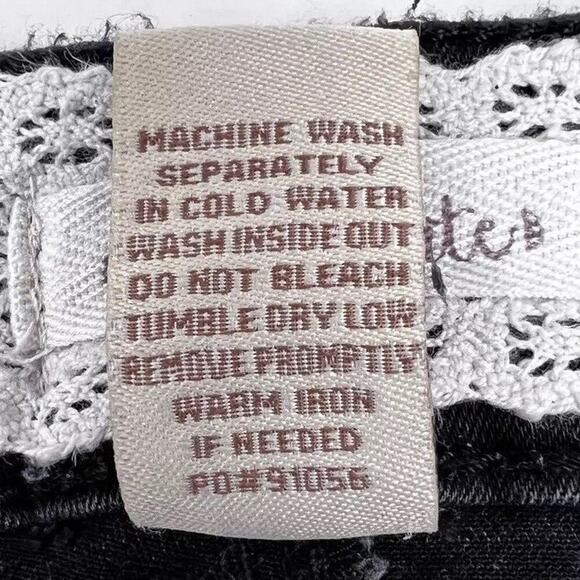 Altar’d State Cut Off Shorts Women’s Sz. 27/5 Black Denim Distressed Rockabilly - Picture 4 of 5